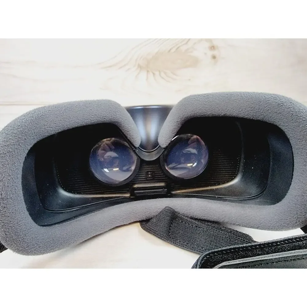 Samsung Gear VR Powered by Oculus SM-R323 Virtual Reality Headset